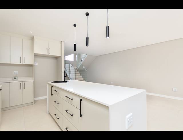 4 BEDROOM FREEHOLD FOR SALE IN SANDOWN